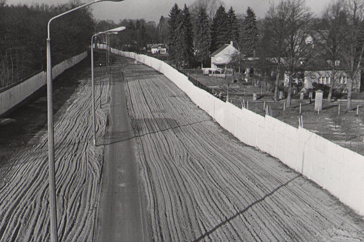 Oranienburger Chaussee, zwischen Frohnau und Glienicke-Nordbahn, Aufnahme 1980er Jahre Oranienburger Chaussee, zwischen Frohnau und Glienicke-Nordbahn, Aufnahme 1980er Jahre