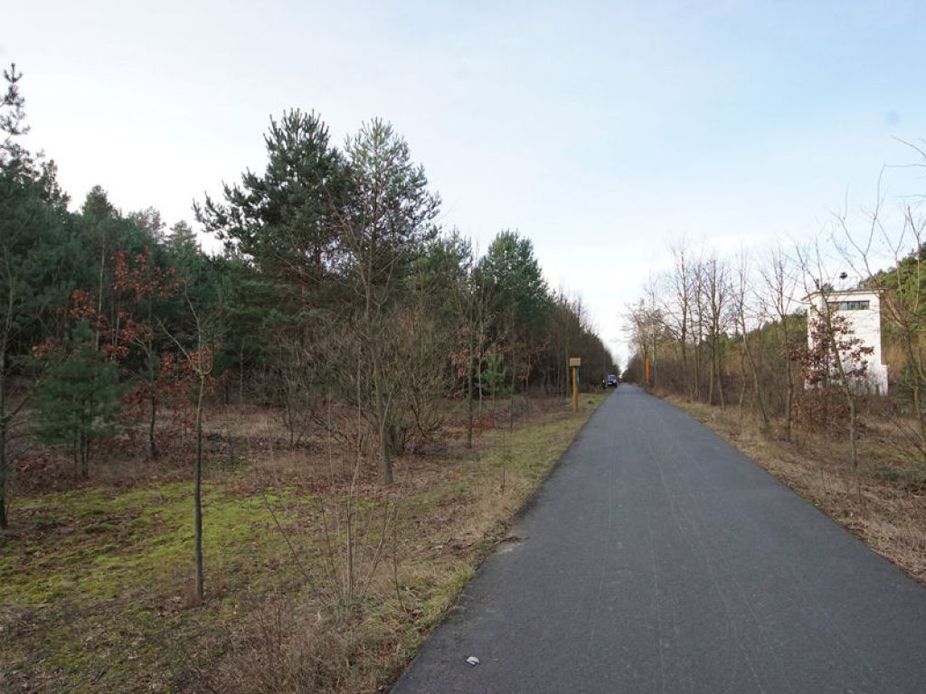 Kolonnenweg und Führungsstelle Bergfelde der DDR-Grenztruppen; Aufnahme 2015