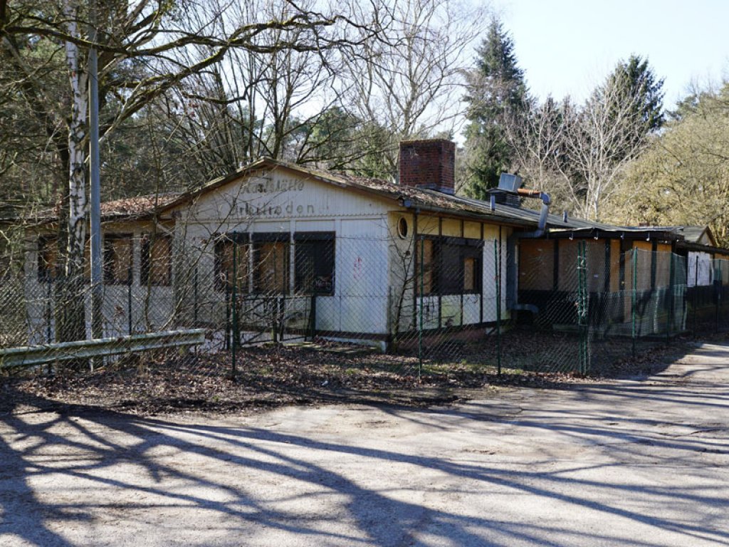 Gebäude der Raststätte am 1969 geschlossenen Kontrollpunkt Dreilinden; Aufnahme 2015