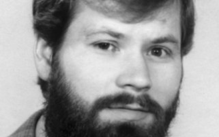 Winfried Freudenberg: geboren am 29. August 1956, tödlich verunglückt am 8. März 1989 beim Absturz mit einem Ballon in Berlin-Zehlendorf nach einem Flug über die Sektorengrenze zwischen Berlin-Pankow und Berlin-Reinickendorf (Aufnahmedatum unbekannt)
