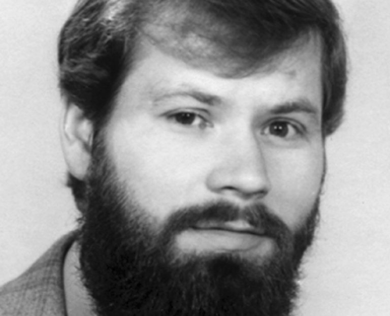 Winfried Freudenberg: geboren am 29. August 1956, tödlich verunglückt am 8. März 1989 beim Absturz mit einem Ballon in Berlin-Zehlendorf nach einem Flug über die Sektorengrenze zwischen Berlin-Pankow und Berlin-Reinickendorf (Aufnahmedatum unbekannt)