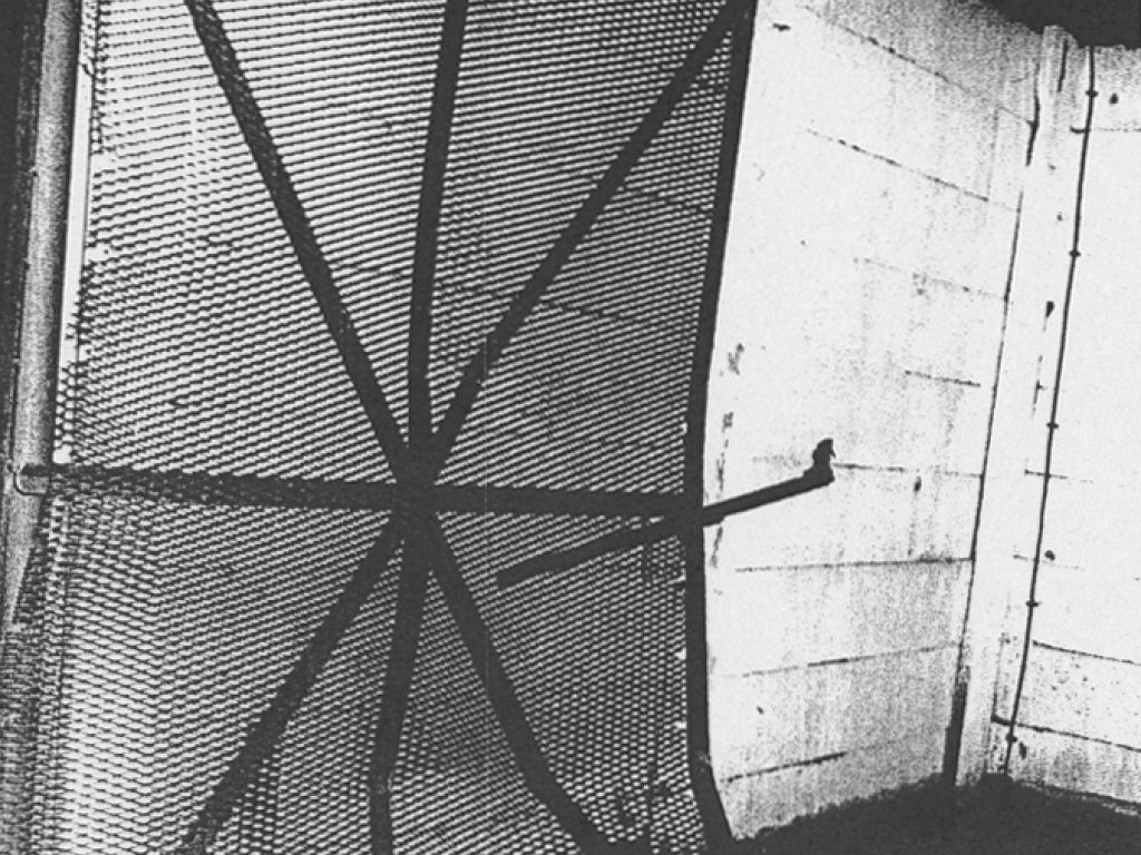 René Gross, erschossen an der Berliner Mauer: MfS-Foto vom durchbrochenen Grenztor in Berlin-Treptow in Höhe der Karpfenteichstraße, 21. November 1986