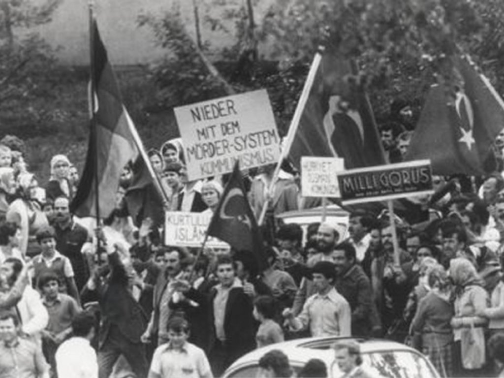 Çetin Mert, ertrunken im Berliner Grenzgewässer: Protestkundgebung in Berlin-Kreuzberg, MfS-Foto, Mai 1975 (II)