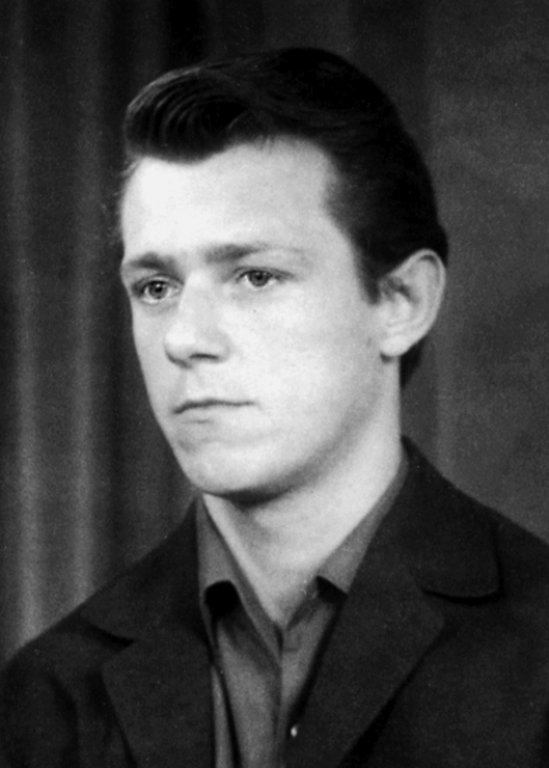 Klaus Kratzel Klaus Kratzel: geboren am 3. März 1940, tödlich verunglückt am 8. August 1965 bei einem Fluchtversuch an der Berliner Mauer (Aufnahme 1964)