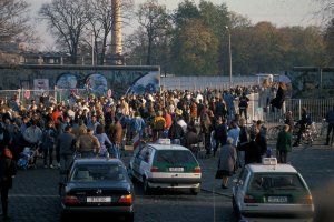 Berlin-Treptow: Opening of the border crossing, 10 November 1989