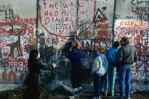 The first "wall-peckers" at work, 11 November 1989