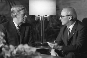 Erich Honecker and Helmut Schmidt at Lake Werbellin, December 1981