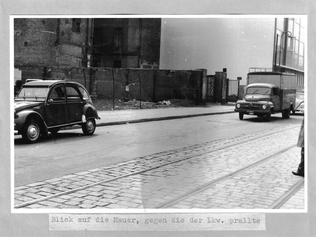 Klaus Brueske, shot dead at the Berlin Wall: West Berlin police photo of the place at the Wall where the truck came to a halt in the West [April 18, 1962]