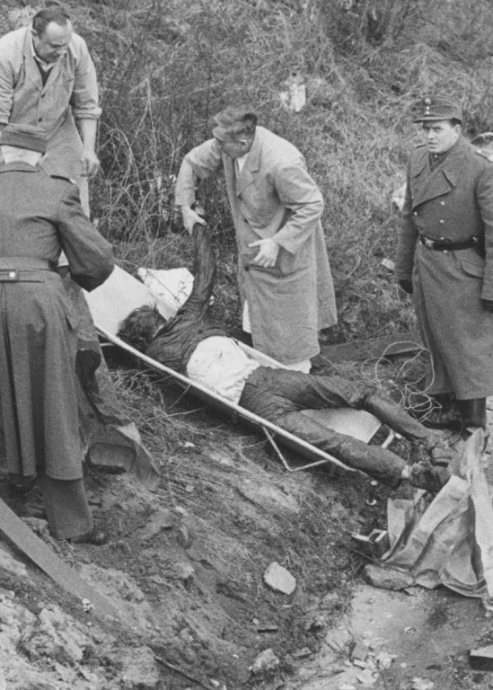 Wolf-Olaf Muszynski, born on Feb. 1, 1947, drowned in the Berlin border waters in February 1963 while trying to escape: Body retrieved at the Kreuzberger Spree embankment (photo: April 1, 1963)