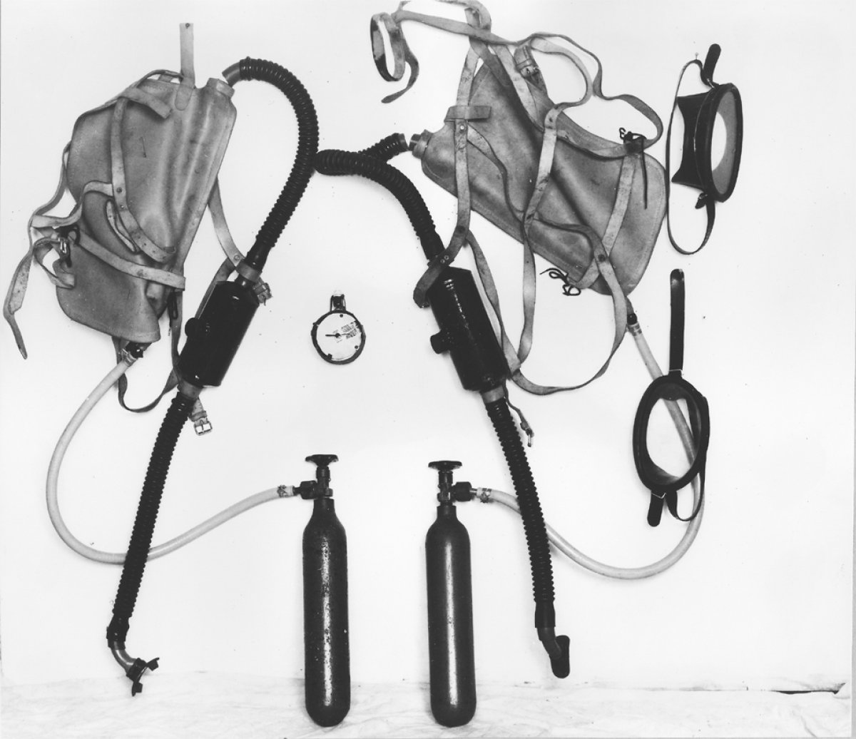 Christian Buttkus, shot dead at the Berlin Wall: MfS photo of the self-made diving suits for the planned escape through the Teltow Canal [March 4, 1965]