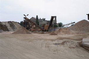 The Wall is turned into building materials, 16 June 1990.