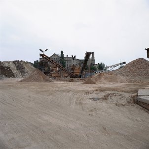 The Wall is turned into building materials, 16 June 1990.