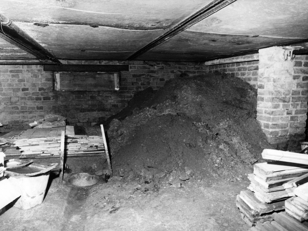 Der Keller als Lager für Baumaterial und Aushubsand: Gelungene Tunnelflucht von Klein Glienicke nach Berlin-Zehlendorf, 26. Juli 1973