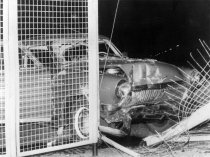 Fluchtfahrzeug zertrümmert: Gescheiterte PKW-Flucht auf der Glienicker Brücke in Potsdam, 9. Dezember 1987