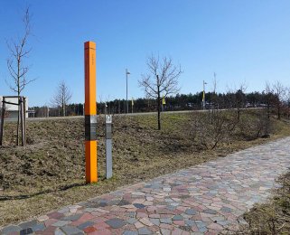 Holger H.: Commemorative Column near the Memorial Drewitz-Dreilinden Border Crossing at Stahnsdorfer Damm/Europapark