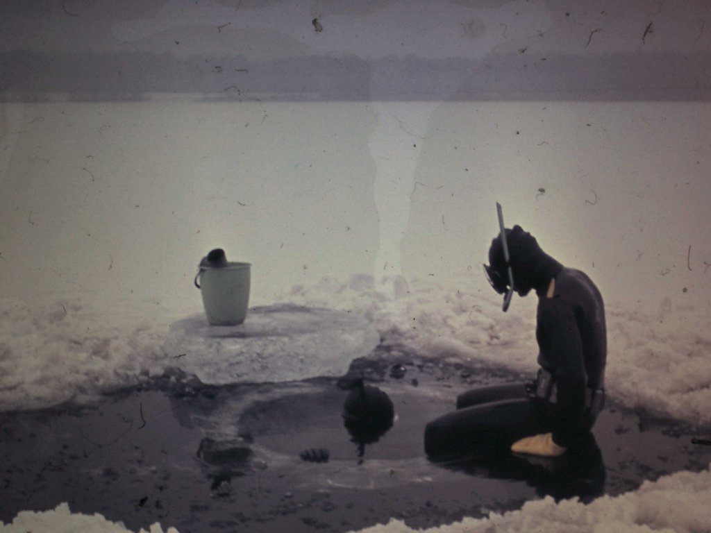Gelungene Flucht durch Potsdamer Grenzgewässer: Hubert Hohlbein und ein Freund beim Training für die bevorstehende Flucht; Aufnahme Winter 1963