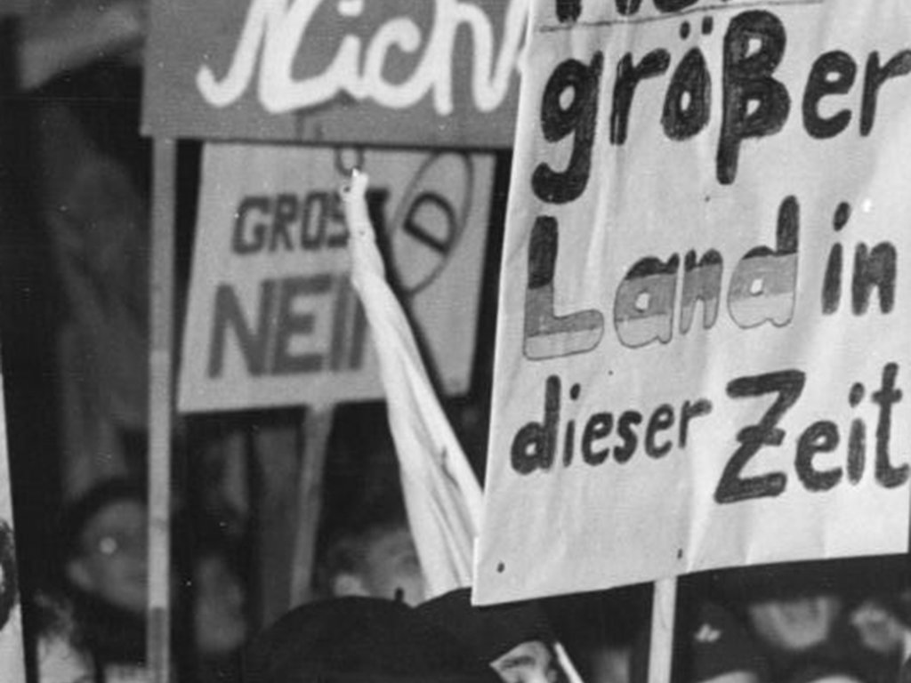 Montagsdemonstration in Dresden; Aufnahme 11. Dezember 1989