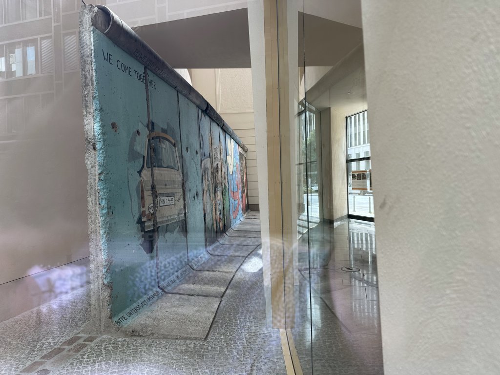 Reste der Hinterlandmauer im neuen Gebäudekomplex des Bundesumweltministeriums