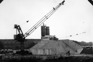 Kieswerk auf der West-Berliner Lohmühleninsel am Flutgraben