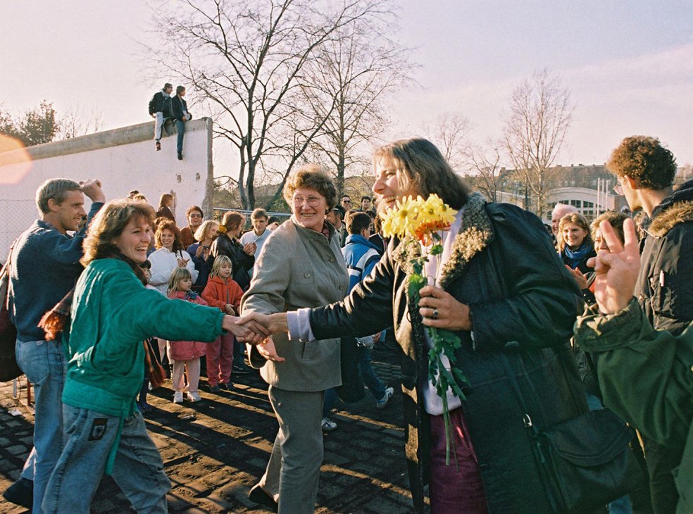 Öffnung des neuen Grenzübergangs Schlesische Straße/Puschkinallee in Berlin, 11. November 1989