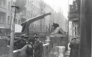 Wiederaufbau der Mauer, 18. April 1963
