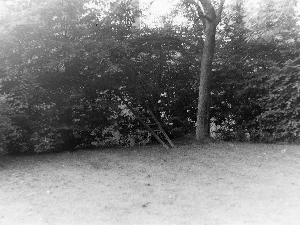 Zurückgelassenes „Tatwerkzeug“: Gelungene Flucht mit Hilfe einer Leiter von Kleinmachnow nach Berlin-Zehlendorf, 14. Juli 1985 Zurückgelassenes „Tatwerkzeug“: Gelungene Flucht mit Hilfe einer Leiter von Kleinmachnow nach Berlin-Zehlendorf, 14. Juli 1985