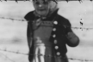 Ost-Berliner Kind hinter dem Stacheldraht; Aufnahme September 1961