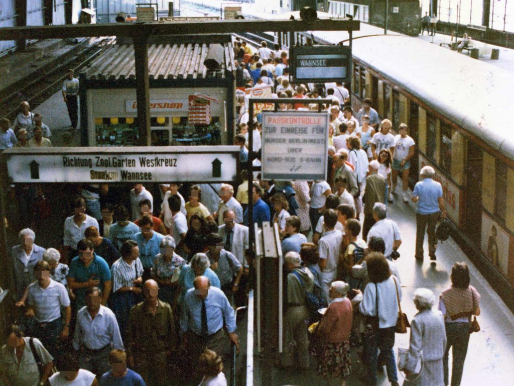Bahnhof Friedrichstraße Ein Museum der Erinnerungen Chronik der Mauer Bahnhof Friedrichstraße Ein Museum der Erinnerungen Chronik der Mauer