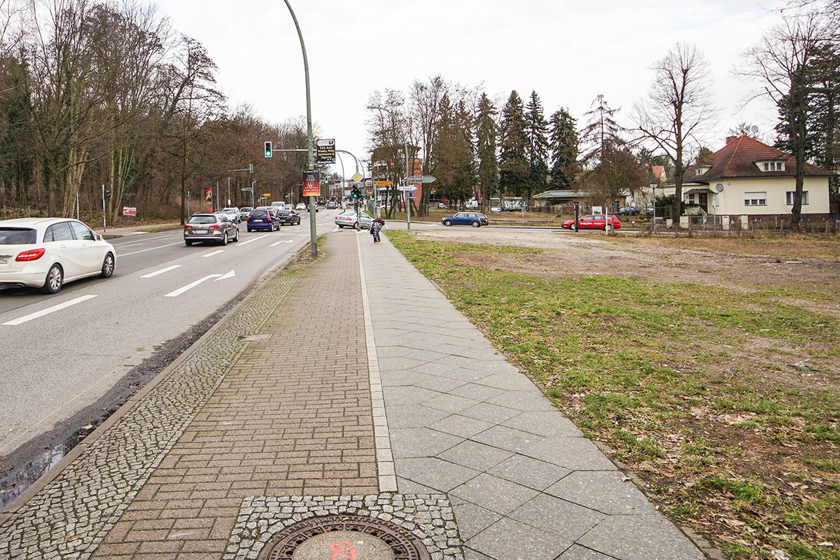 Oranienburger Chaussee, zwischen Frohnau und Glienicke-Nordbahn Oranienburger Chaussee, zwischen Frohnau und Glienicke-Nordbahn