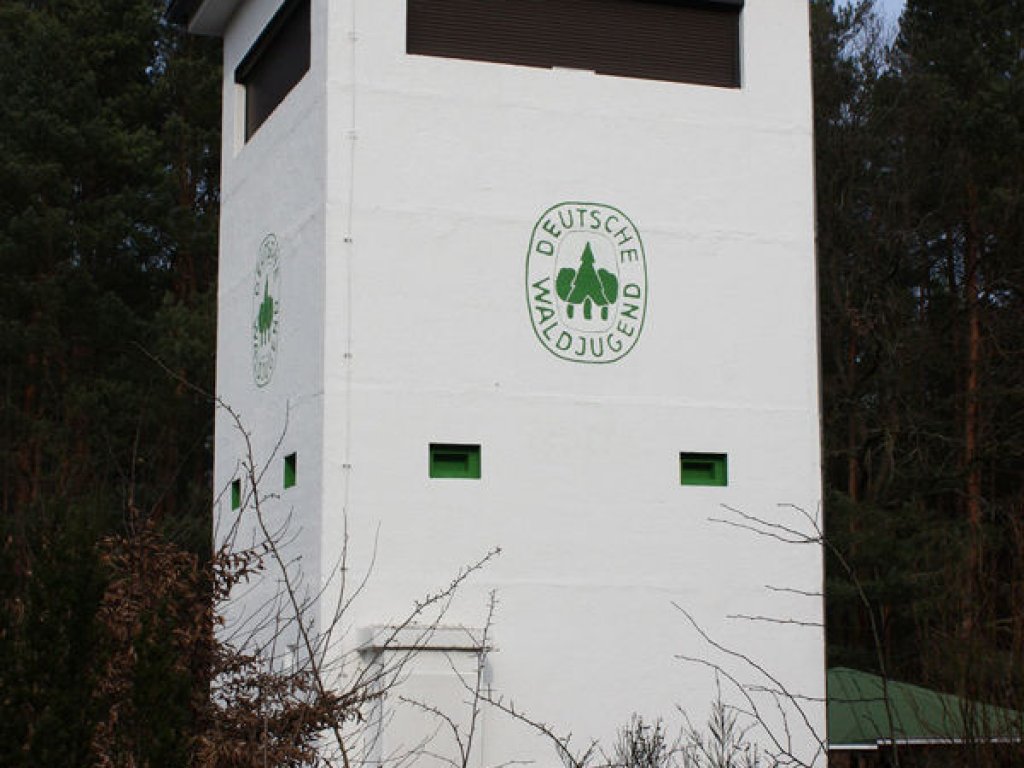 Führungsstelle Bergfelde der DDR-Grenztruppen, jetzt Naturschutzturm und Sitz der Deutschen Waldjugend; Aufnahme 2016 Führungsstelle Bergfelde der DDR-Grenztruppen, jetzt Naturschutzturm und Sitz der Deutschen Waldjugend; Aufnahme 2016