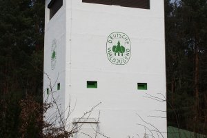 Führungsstelle Bergfelde der DDR-Grenztruppen, jetzt Naturschutzturm und Sitz der Deutschen Waldjugend; Aufnahme 2016