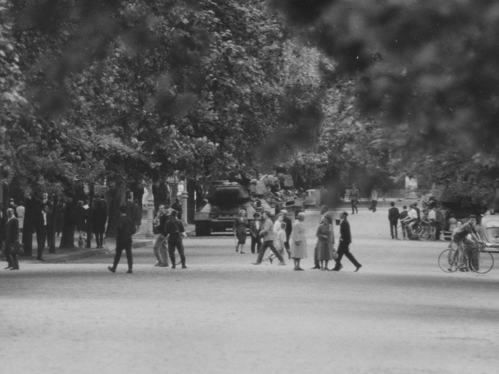Panzer als zweite Sicherungsstaffel, um Durchbrüche von Ost-Berlinern an die Sektorengrenze zu verhindern, 13. August 1961