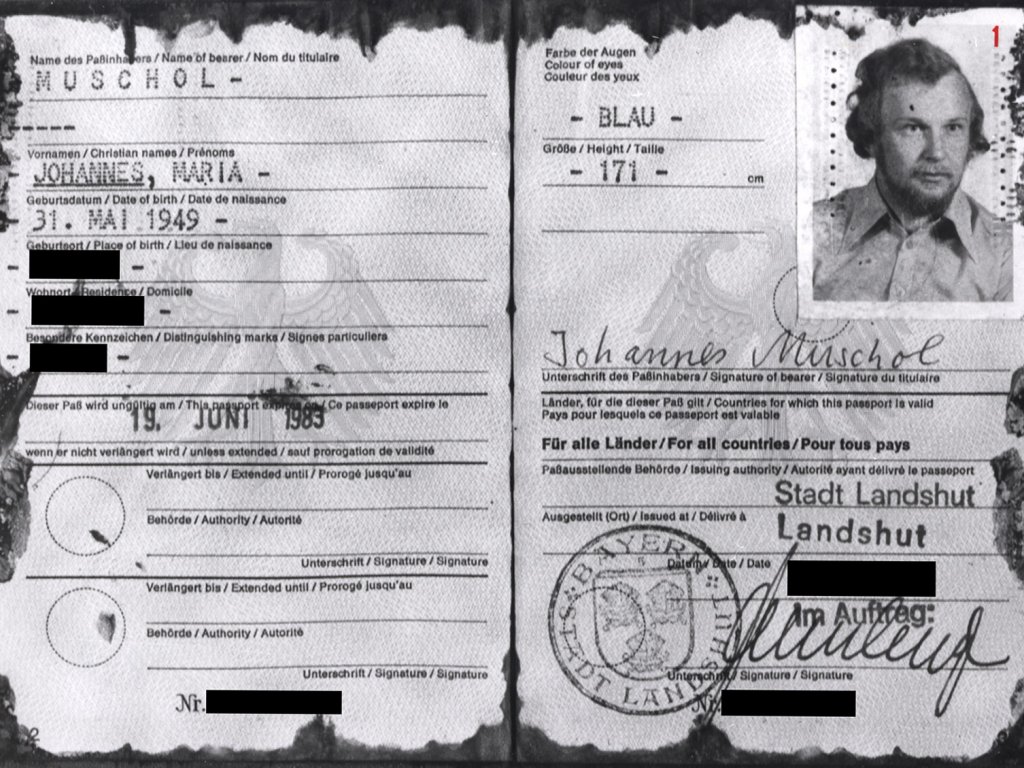 Dr. Johannes Muschol, erschossen an der Berliner Mauer: Reisepass der Bundesrepublik Deutschland, den der Getötete im Brustbeutel bei sich trug