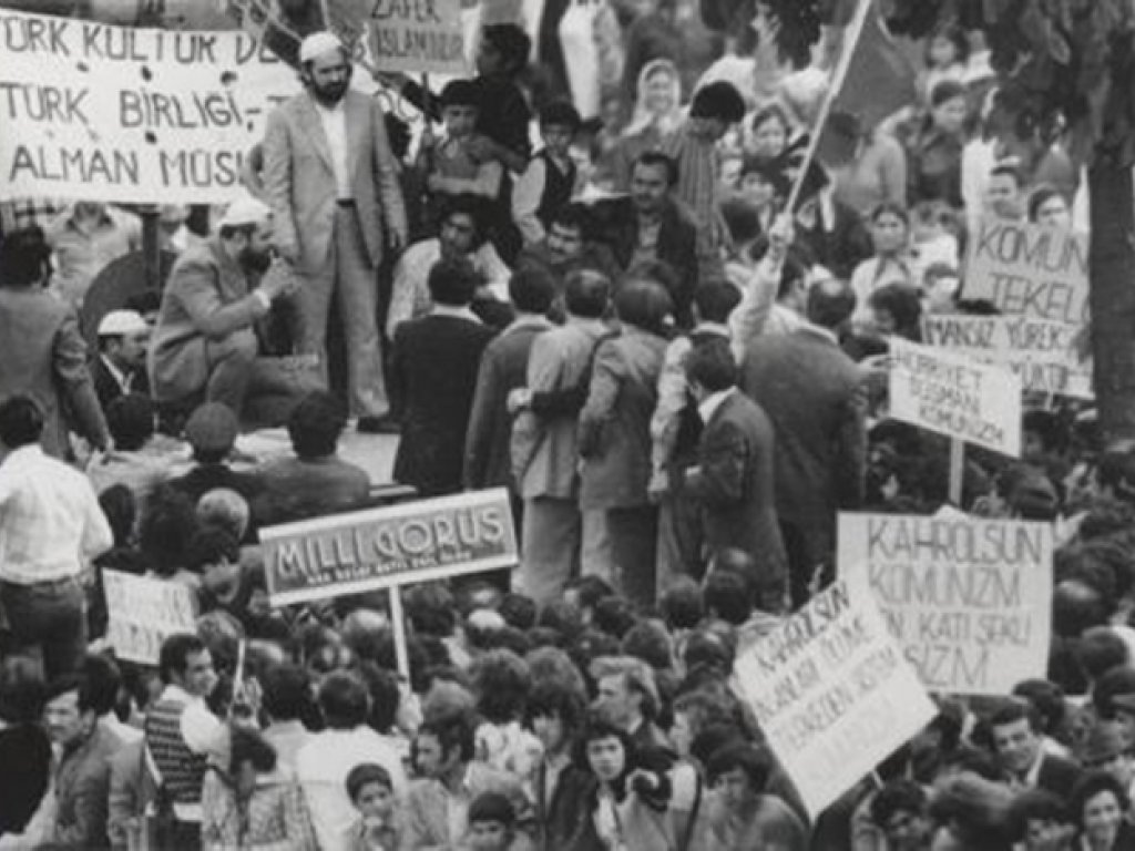 Çetin Mert, ertrunken im Berliner Grenzgewässer: Protestkundgebung in Berlin-Kreuzberg, MfS-Foto, Mai 1975 (III)