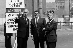 Ronald Reagan, Helmut Schmidt and Richard von Weizsäcker at Checkpoint Charlie, 1982.