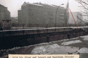 Paul Schultz, shot dead at the Berlin Wall: West Berlin police crime site photo of escape site between Berlin-Mitte and Berlin-Kreuzberg [December 25, 1963]