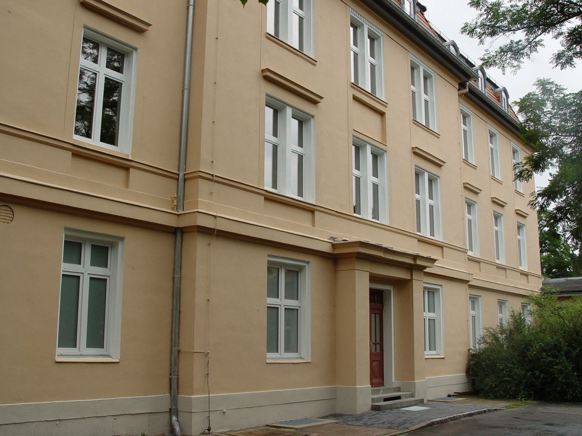 Lothar Hennig, shot dead at the Berlin Wall: Drewitz Army Hospital where Lothar Hennig died [photo: 2005]