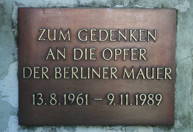 Friedhelm Ehrlich: Commemorative column on the corner of Oranienburger Caussee/Nohlstraße