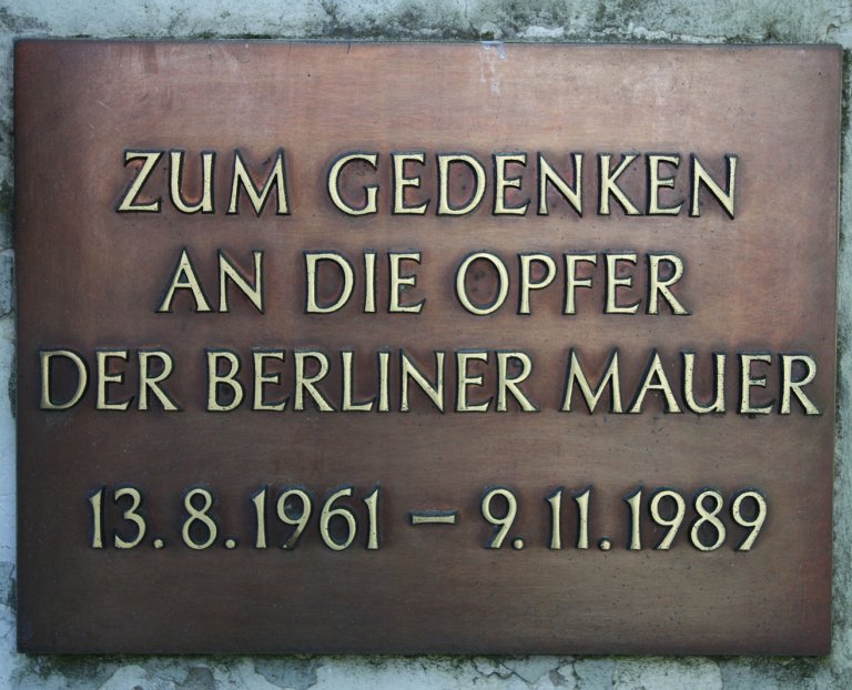 Friedhelm Ehrlich: Commemorative column on the corner of Oranienburger Caussee/Nohlstraße