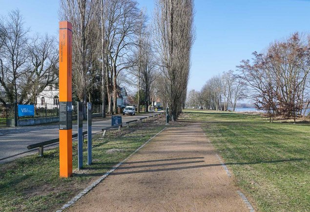 Horst Plischke: Commemorative Column in Potsdam, west of Glienicke Bridge, across from Villa Schöningen
