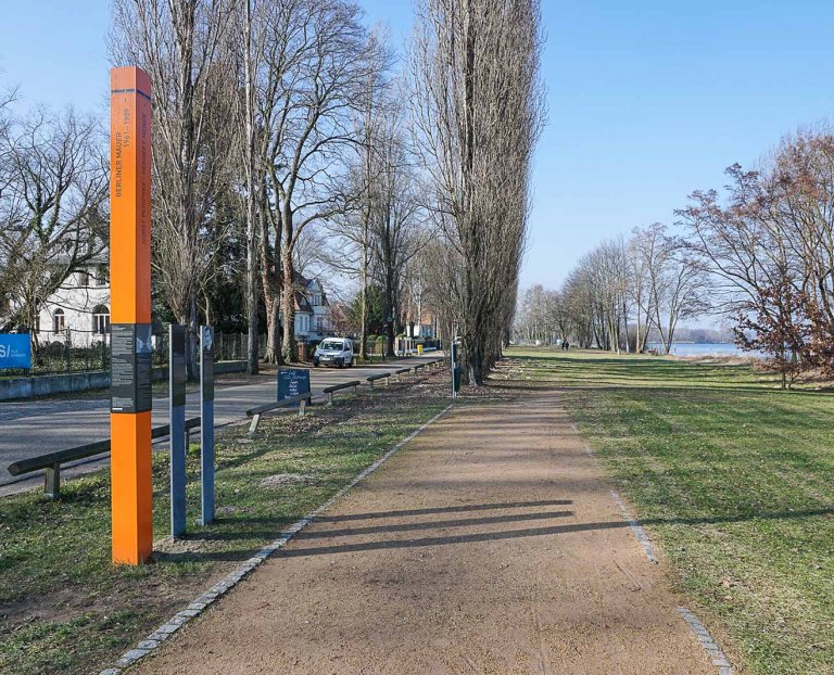 Horst Plischke: Commemorative Column in Potsdam, west of Glienicke Bridge, across from Villa Schöningen