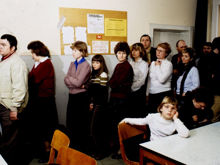 Übersiedler aus der DDR, die freigekauft wurden von der Bundesregierung, bei ihrer Ankunft im Notaufnahmelager, 1984