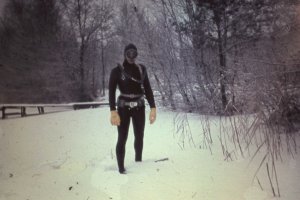 Gelungene Flucht durch Potsdamer Grenzgewässer: Hubert Hohlbein in seinem selbst angefertigten Tauchanzug für die geplante Flucht. Der befreundete Fotograf bewahrte die Fotos in der DDR auf; Aufnahme Winter 1963