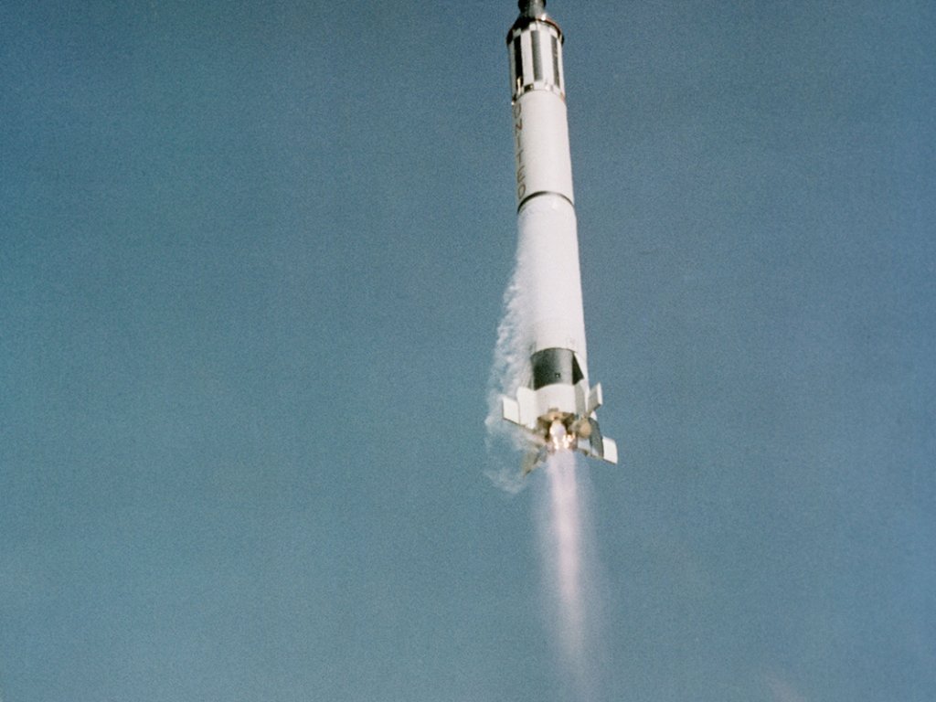 Mit der Mercury-Redstone 3 (MR-3) fliegt der erste Astronaut der Vereinigten Staaten in den Weltraum, 5. Mai 1961