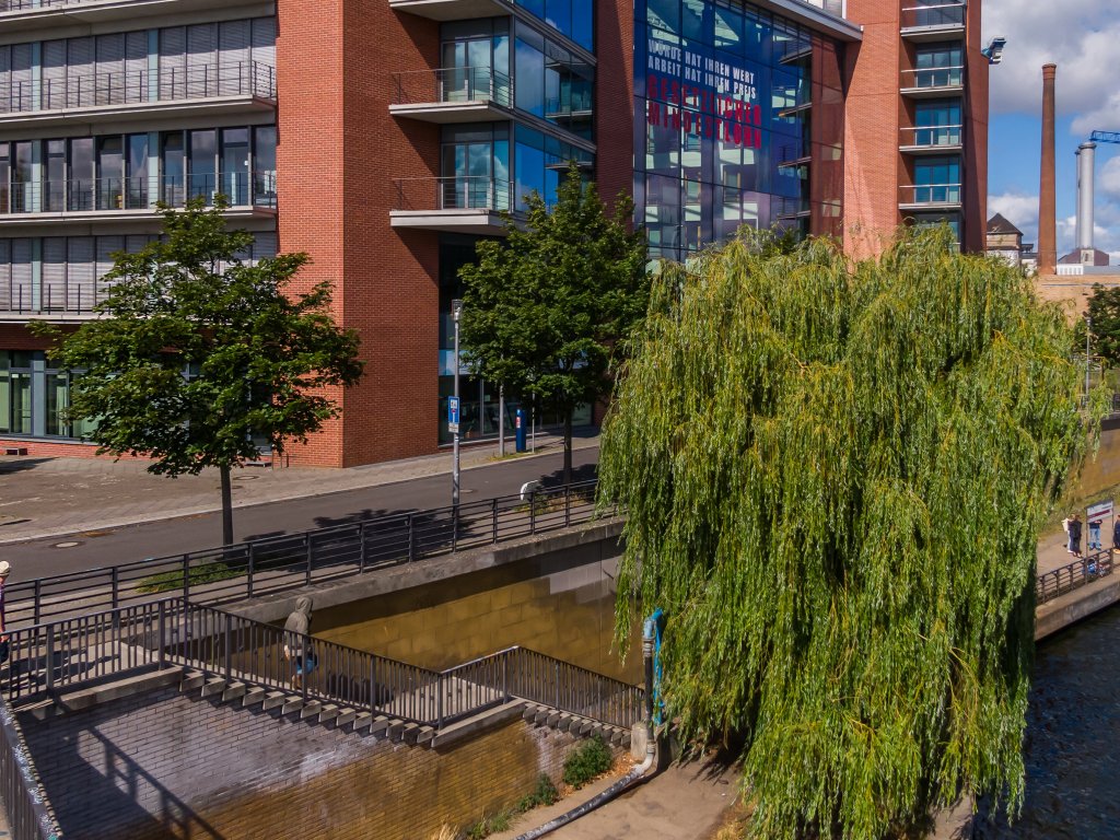 Schillingbrücke, Richtung Köpenicker Straße (neu errichtete Zentrale der Gewerkschaft Ver.di