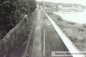 Sperranlagen am Potsdamer Jungfernsee mit Blick auf die Meierei